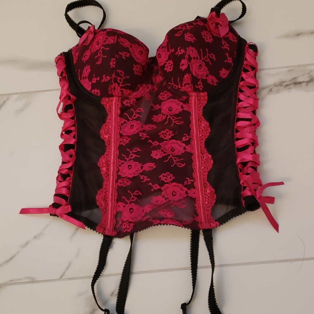 Lace corset with garter